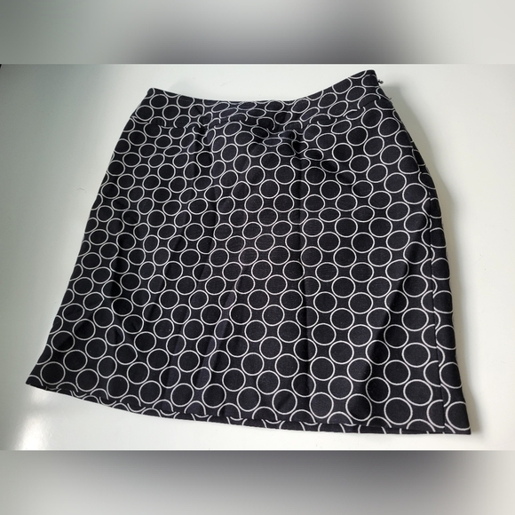 Ann Taylor LOFT Wool Mini Skirt Size 4P in Black - Picture 1 of 10